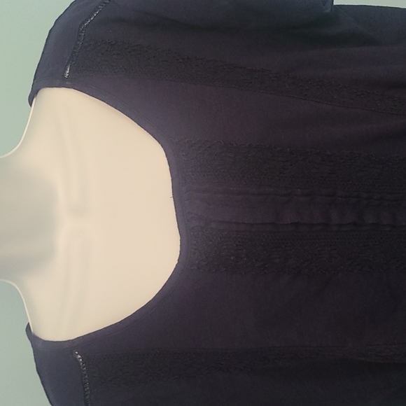 Woman's Top - Picture 2 of 7